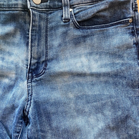 80’s outfit! Neon green fringe t-shirt, stone washed DKNY jeans - Size 8. - Picture 6 of 6